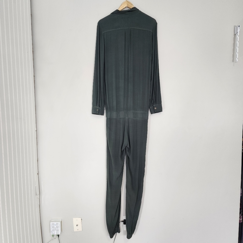 Monrow CREPE LONG SLEEVE JOGGER JUMPSUIT IN CAMO - Picture 9 of 15